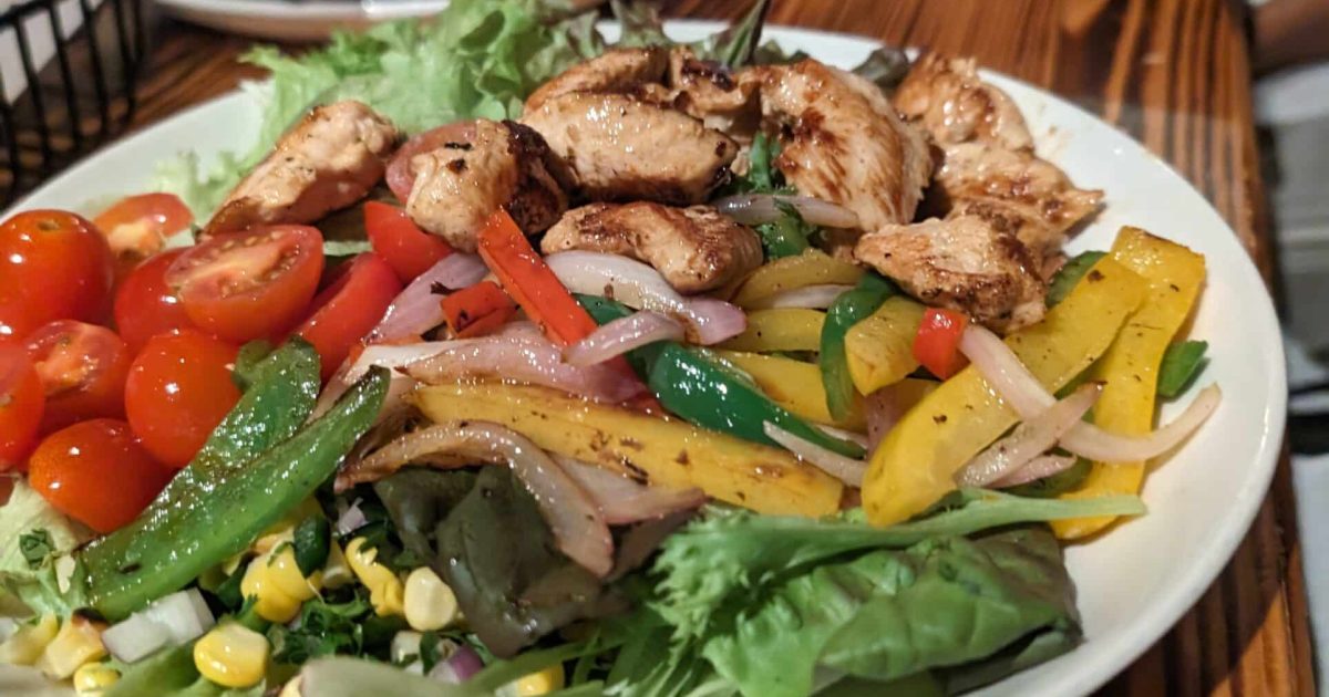 chicken-fajita-salad-chido